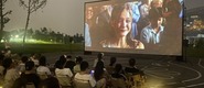 （深夜男人爆插女人的网站转载）成都秋夜“新耍法”：到公园看坝坝电影